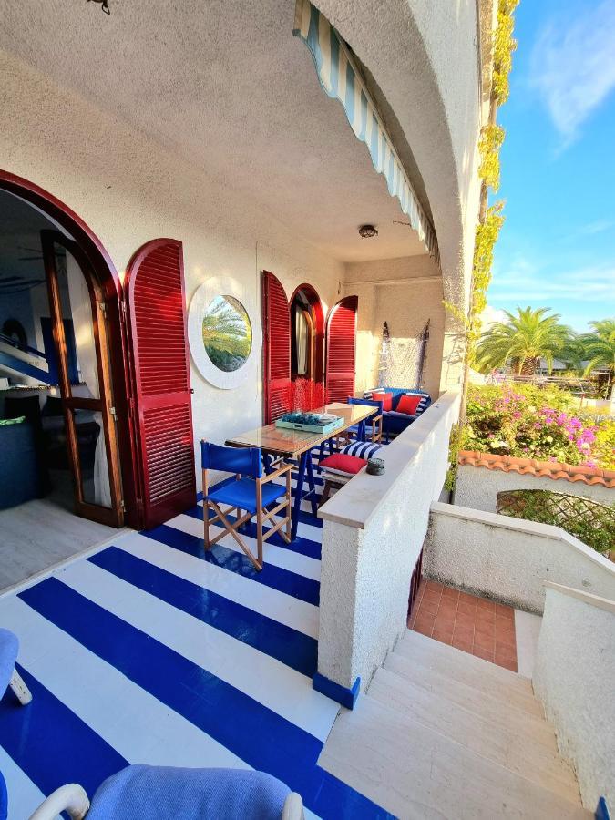 Vista Mare Su Tre Piani Con Giardino Vila Falerna Exterior foto