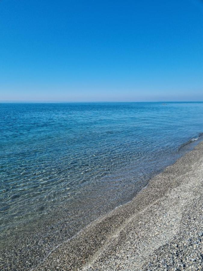 Vista Mare Su Tre Piani Con Giardino Vila Falerna Exterior foto